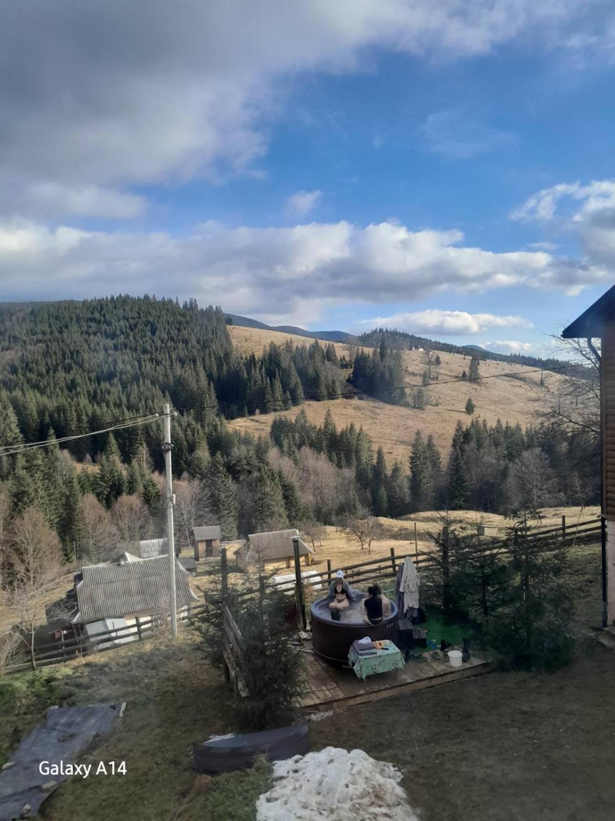 Затишні Карпати)) Leilighet Verkhovijna Eksteriør bilde